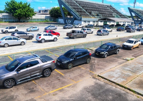 Viradão da vacinação de 45 a 51 anos tem longas filas em Manaus