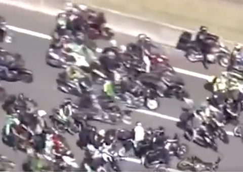 Motociclista sofre acidente durante motociata de Bolsonaro em São Paulo