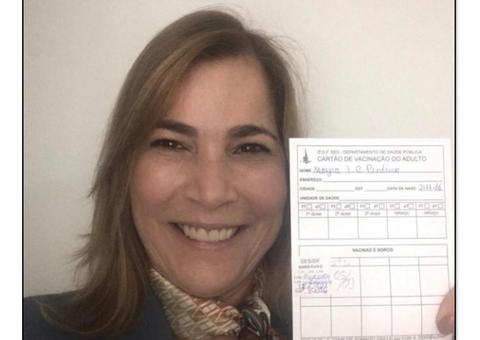 'Capitã Cloroquina' é duramente criticada após tomar vacina contra covid