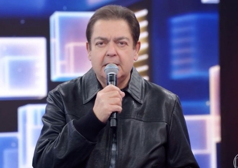 Faustão surge em foto após passar 5 dias internado