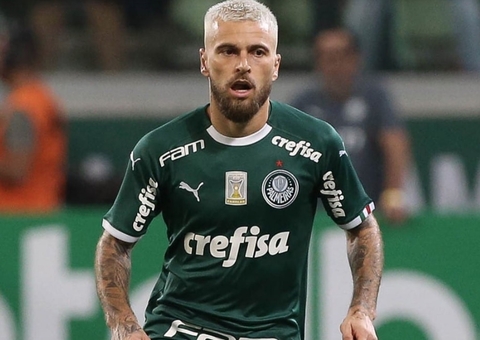 Lucas Lima do Palmeiras é flagrado em festa clandestina e é hostilizado