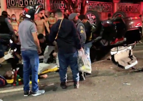 Acidente: Carro capota e duas pessoas ficam feridas na estrada da Ponta Negra