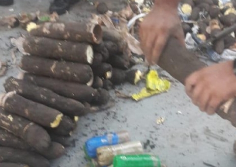 Sacos de macaxeira recheada com droga são apreendidos no Amazonas