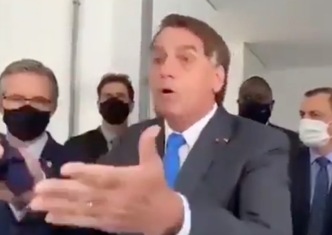 Vídeo: Bolsonaro grita e intimida jornalista da Globo: ‘cala a boca’
