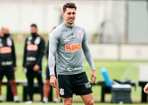 Jogador do Corinthians, Danilo Avelar admite ato racista em jogo
