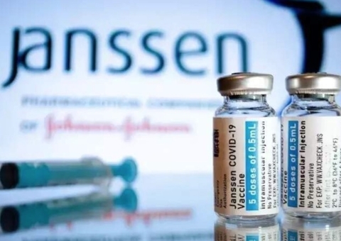 Novo lote com 300 mil doses da vacina da Janssen chega ao Brasil