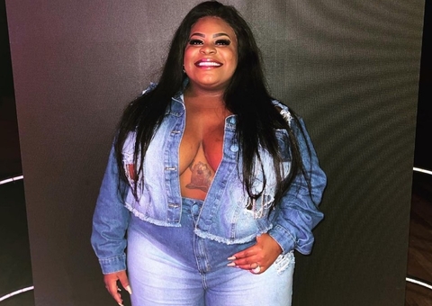 Jojo Todynho posa completamente nua no banheiro