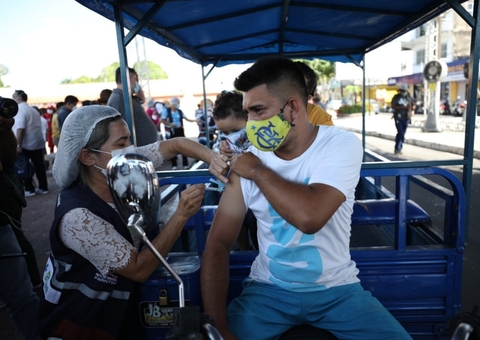 ‘Com vacinação, o festival voltará mais forte’, diz tricicleiro vacinado em Parintins