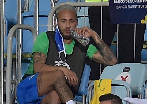 Neymar ‘viajando’ no banco de reserva vira meme