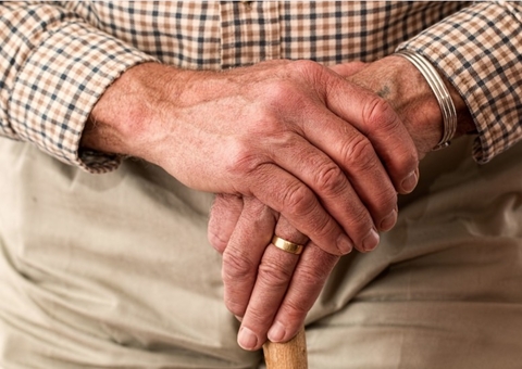 Idoso agredido por PM em farmácia será indenizado em R$ 12 mil em Manaus 