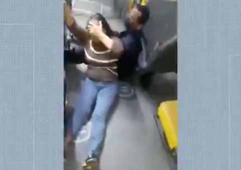 Diarista é pisoteada ao entrar em ônibus e aguarda 50 minutos por atendimento