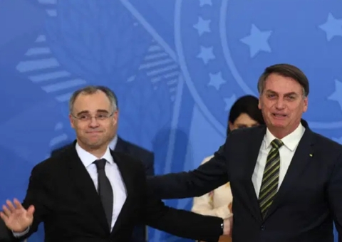 Bolsonaro indica André Mendonça para vaga de Marco Aurélio no STF
