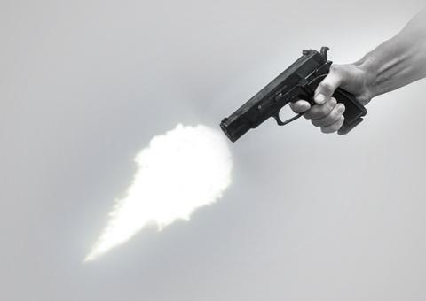 Criança de 2 anos morre após ser baleada em parada de ônibus 