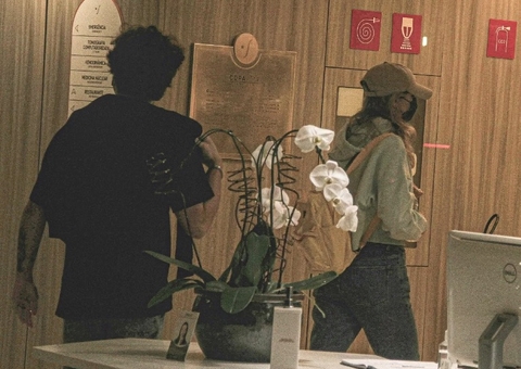 Sasha Meneghel e o marido fazem visita a Luciano Szafir em hospital 