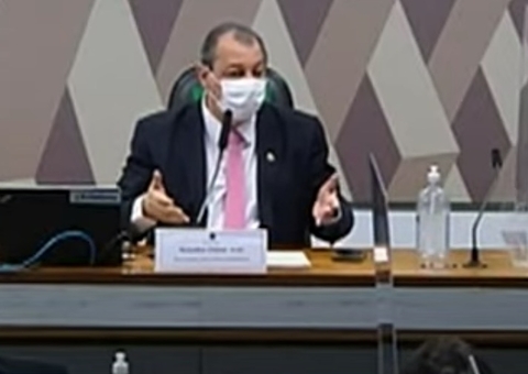 'Existe uma tropa de choque para proteger aqueles que fizeram mau uso dos recursos públicos', afirma Aziz