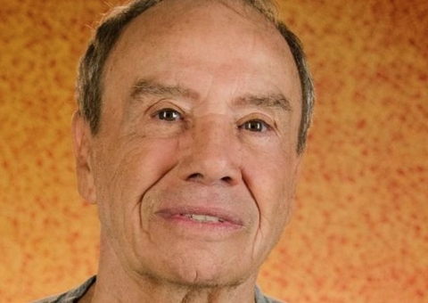 Stênio Garcia revela que perdeu audição ao levar tapa de colega de trabalho