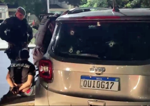 Perseguição policial termina com motorista preso e carro crivado de balas em Manaus