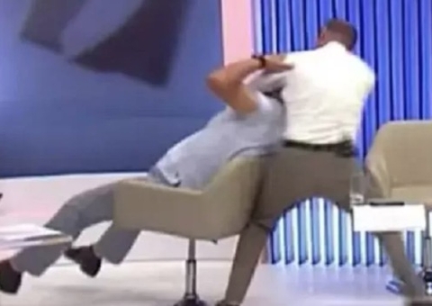 Vídeo: Ao vivo, políticos trocam socos durante debate e um fica inconsciente