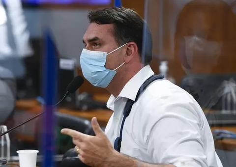 Flávio Bolsonaro assume vaga como suplente na CPI; Entenda