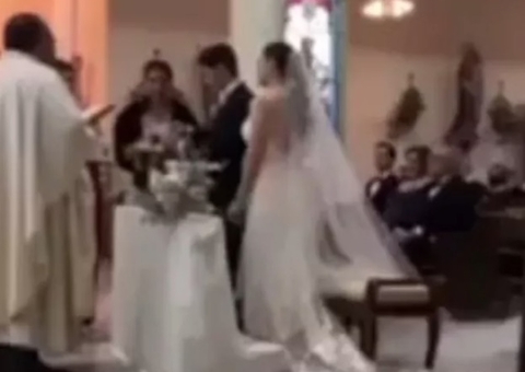 Noivo se atrapalha e promete ser 'infiel' durante casamento; Veja vídeo
