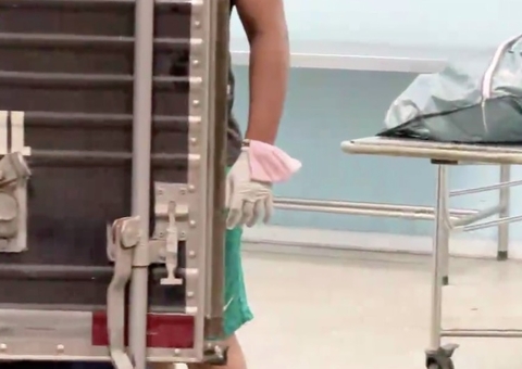 Homem é crivado de balas por dupla em moto em Manaus