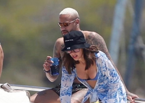 Neymar é flagrado com Bruna em Ibiza e fãs piram