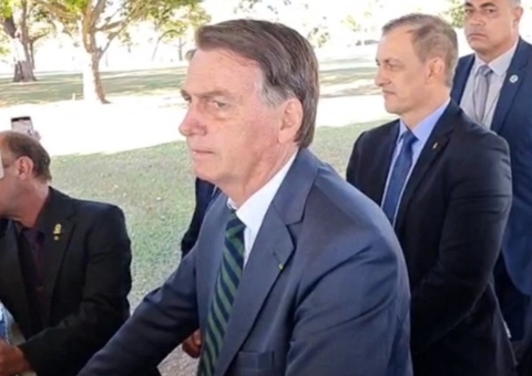 'Ele defende um montão de coisa que não presta', diz Bolsonaro ao criticar Barroso 