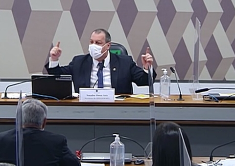 Omar Aziz critica encontro de Bolsonaro com deputada alemã: 'às escondidas'