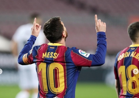 Fãs relembram trajetória de Messi em despedida do Barcelona; veja