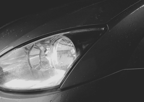 Dupla é flagrada com corpo de homem morto dentro de carro 