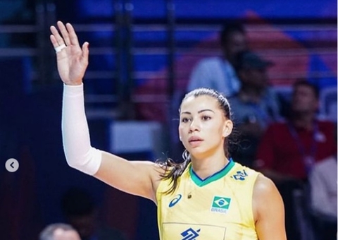 Ana Carolina, do vôlei, namora jogadora colega de clube 