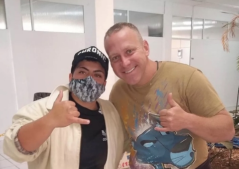 Foto mostra Sérgio Hondjakoff em delegacia após ser resgatado de cárcere 