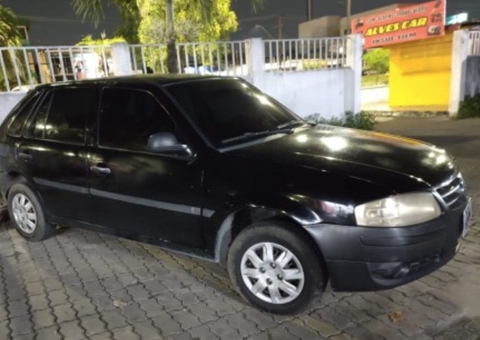 Homem foge da PM em carro roubado e é preso ao roubar outro veículo em Manaus