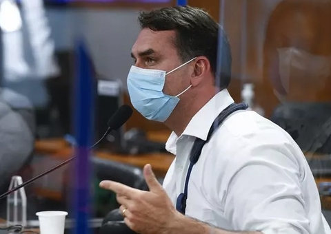Suplente na CPI, Flávio Bolsonaro pede acesso a documentos sigilosos