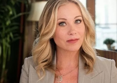 Christina Applegate, de Disque Amiga Para Matar, revela esclerose múltipla