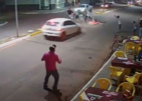 Vídeo mostra ciclista sendo atropelado duas vezes em menos de 2 minutos
