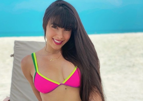 Juliana Bonde mostra meninas nuas jogando futebol de sabão