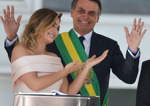 Livro revela que Bolsonaro pagou viagem de lua de mel com verba parlamentar