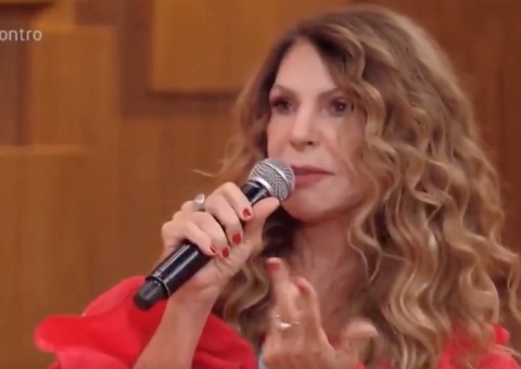 Aos risos, Elba Ramalho diz que passou covid-19 para fã
