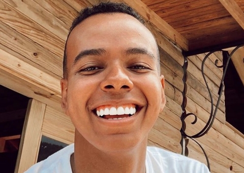 Ex-cantor gospel, Jotta A surge de drag após assumir bissexualidade 