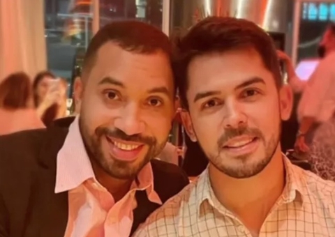 Gil do Vigor posa com novo affair em jantar romântico