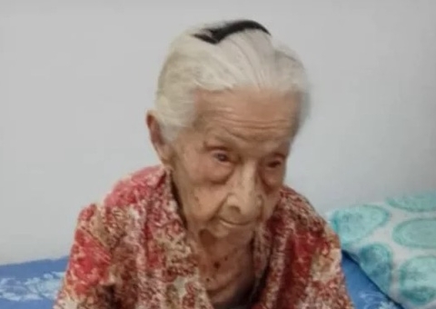Idosa comemora 120 anos e ganha duas festas de aniversário