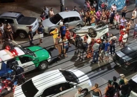 Vídeo mostra capotamento de carro em avenida de Manaus 