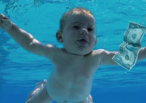 Bebê da capa de ‘Nevermind’ processa Nirvana por exploração sexual infantil