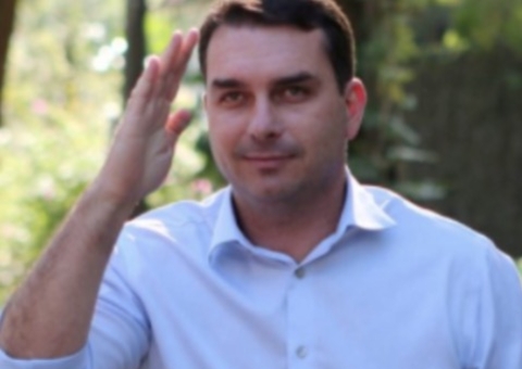 STJ suspende tramitação de denúncia contra Flávio e Queiroz