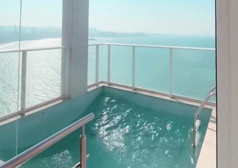 Vento provoca ondas em piscina de triplex de R$ 17 milhões; vídeo impressionante