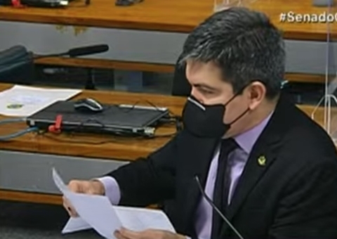 Randolfe confronta ex-diretor da Anvisa e mostra mensagens de suposto esquema