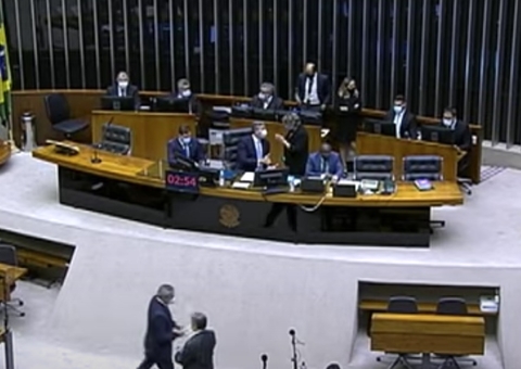 Senadores aprovam dispensa de licitação para insumos contra Covid-19 