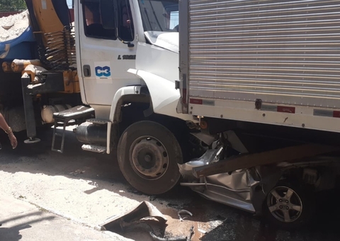 Motorista de caminhão não foi encontrado no local do acidente em Manaus