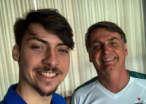 Jair Renan tatua o rosto de Bolsonaro no braço: 'grande homem'